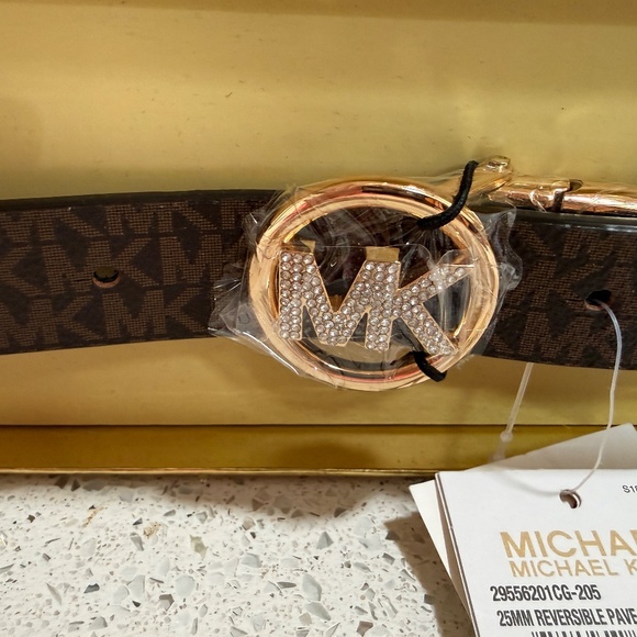 Michael Kors Signature women's Rhinestone sz Medium/Large Branded Brown - Picture 2 of 2